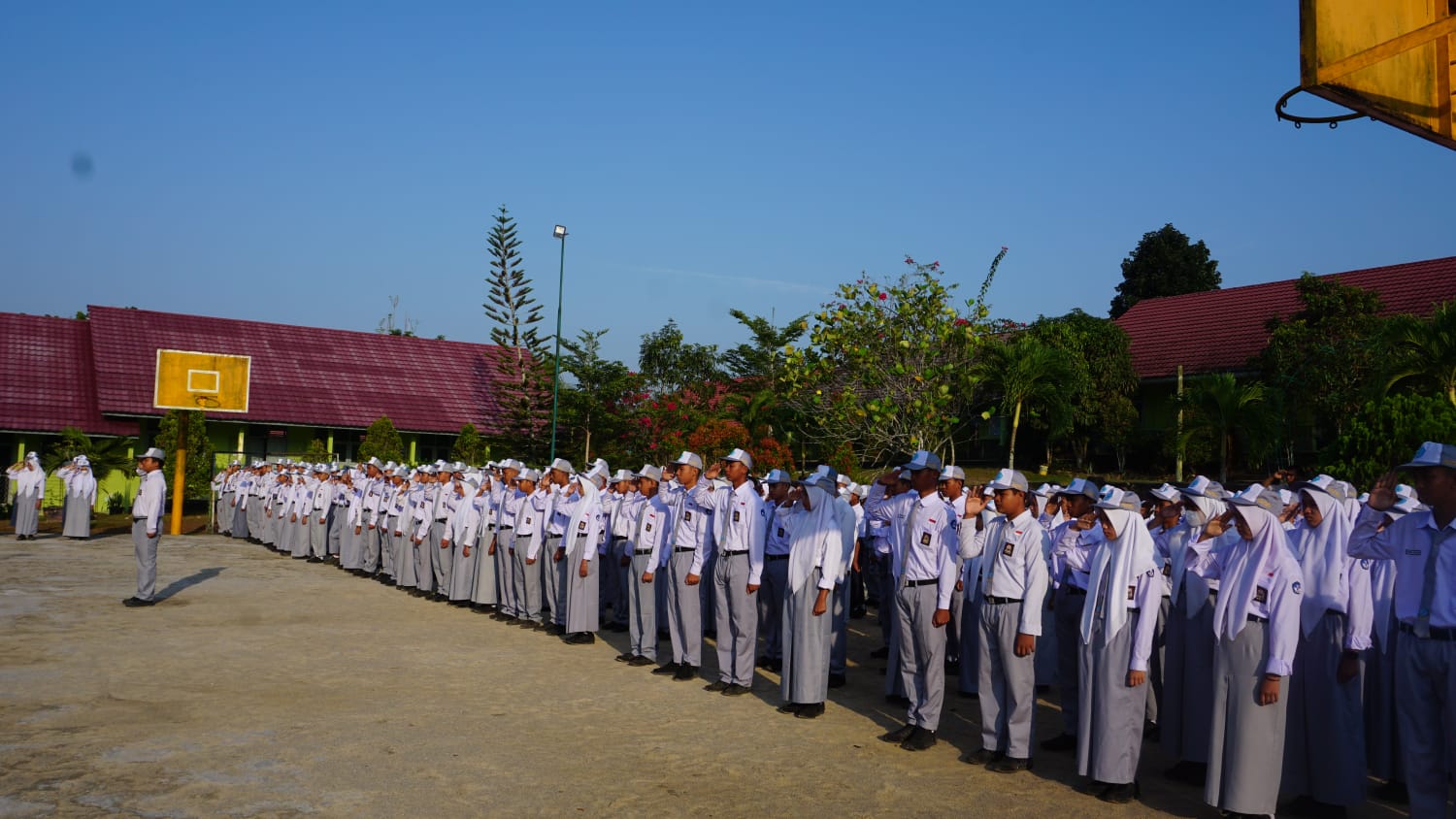 Danpos Koramil Koramil 413-03/Puding Besar Amanatkan Kepada Siswa-siswi SMA Negeri 1 Puding Besar Upaya Lebih Meningkatkan Prestasi Dalam Segala Bidang Kegiatan